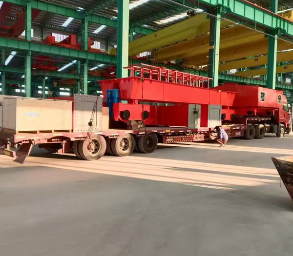 單梁起重機發(fā)貨現(xiàn)場